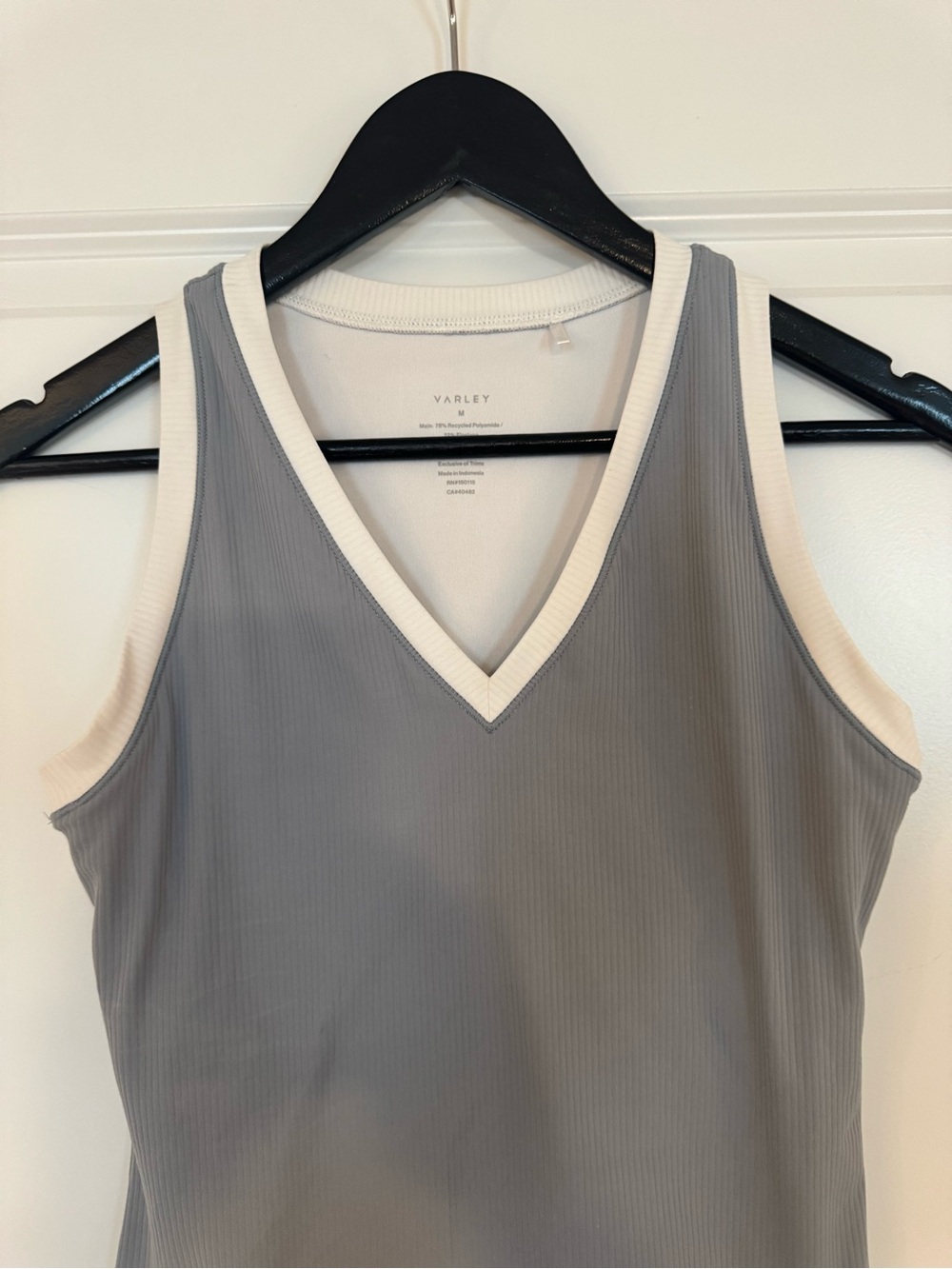 Like New! Varley V-Neck Tank/ size Medium - Picture 6 of 9